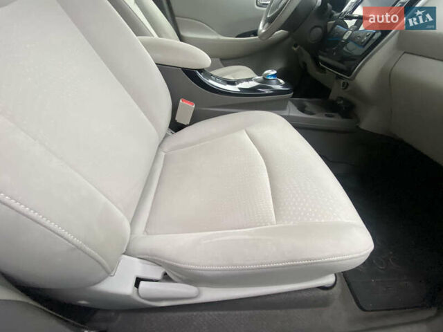 Синий Ниссан Лиф, объемом двигателя 0 л и пробегом 200 тыс. км за 4200 $, фото 14 на Automoto.ua