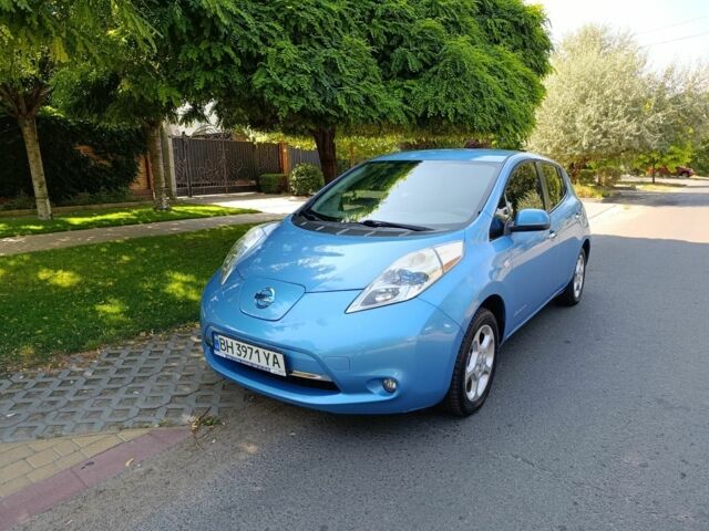 Синий Ниссан Лиф, объемом двигателя 0 л и пробегом 145 тыс. км за 5000 $, фото 2 на Automoto.ua