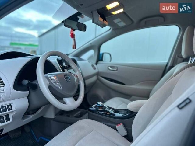 Синий Ниссан Лиф, объемом двигателя 0 л и пробегом 141 тыс. км за 4300 $, фото 12 на Automoto.ua