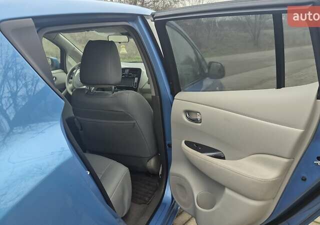Синий Ниссан Лиф, объемом двигателя 0 л и пробегом 118 тыс. км за 4900 $, фото 28 на Automoto.ua