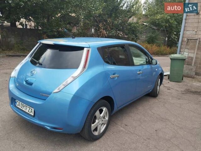 Синий Ниссан Лиф, объемом двигателя 0 л и пробегом 118 тыс. км за 6000 $, фото 4 на Automoto.ua