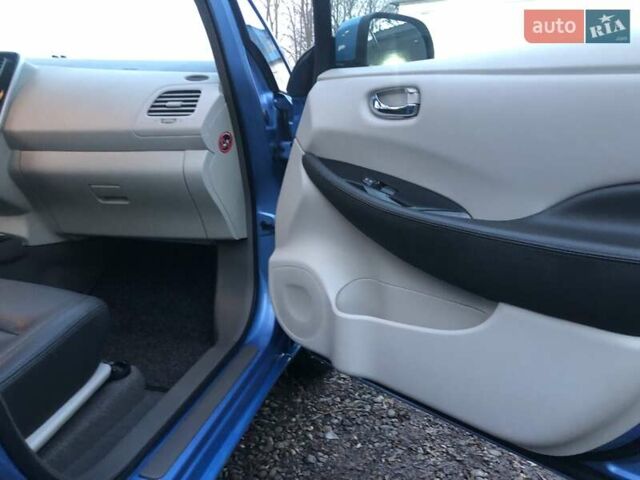 Синий Ниссан Лиф, объемом двигателя 0 л и пробегом 73 тыс. км за 4500 $, фото 4 на Automoto.ua