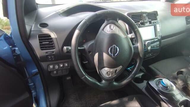 Синий Ниссан Лиф, объемом двигателя 0 л и пробегом 395 тыс. км за 6500 $, фото 5 на Automoto.ua