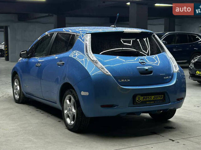 Ниссан Лиф 2013 в Черновцах на Automoto.ua Синий Ниссан Лиф, объемом двигателя 0 л и пробегом 130 тыс. км за 6000 $, фото 3 на Automoto.ua