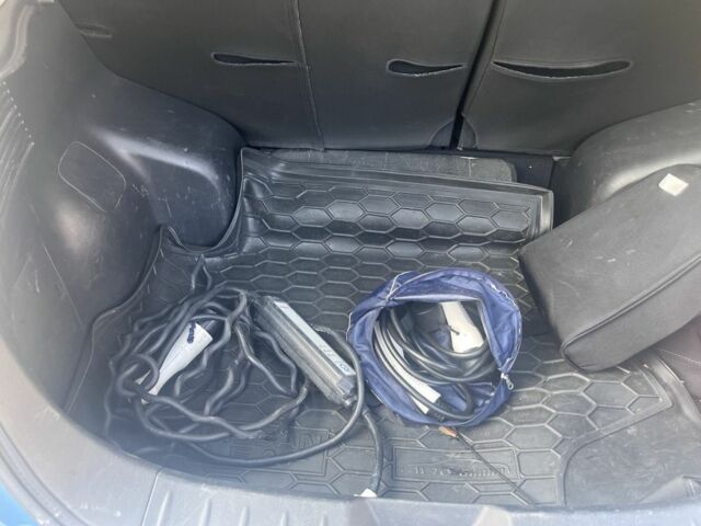 Синий Ниссан Лиф, объемом двигателя 0 л и пробегом 140 тыс. км за 5800 $, фото 6 на Automoto.ua