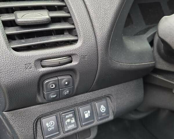 Синий Ниссан Лиф, объемом двигателя 0 л и пробегом 130 тыс. км за 6500 $, фото 10 на Automoto.ua