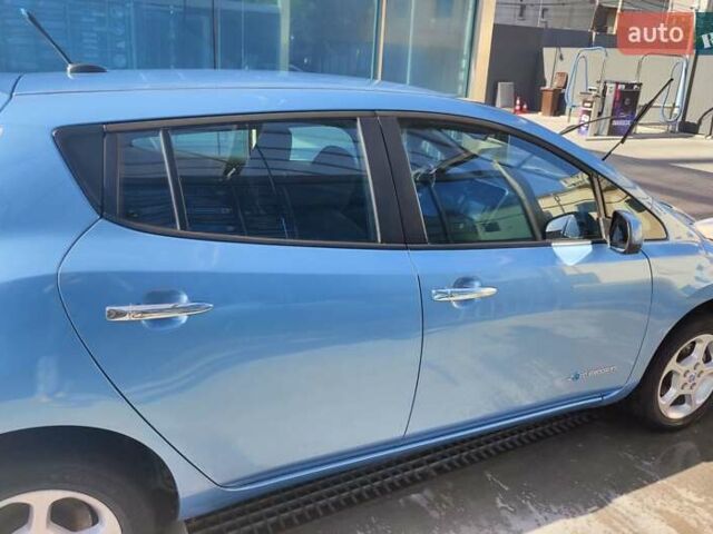 Синий Ниссан Лиф, объемом двигателя 0 л и пробегом 99 тыс. км за 6850 $, фото 12 на Automoto.ua