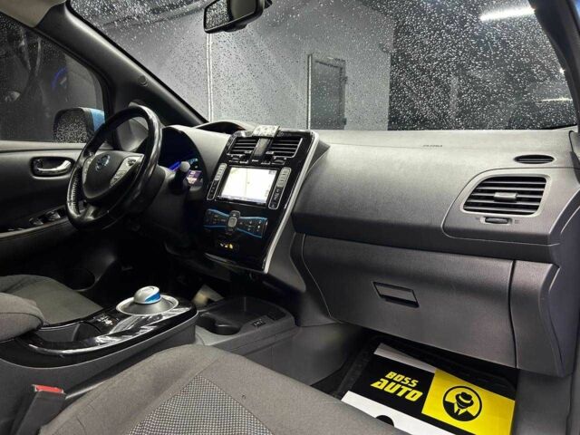 Ніссан Ліф 2013 у Чернівцях на Automoto.ua Синій Ніссан Ліф, об'ємом двигуна 0 л та пробігом 130 тис. км за 6000 $, фото 9 на Automoto.ua