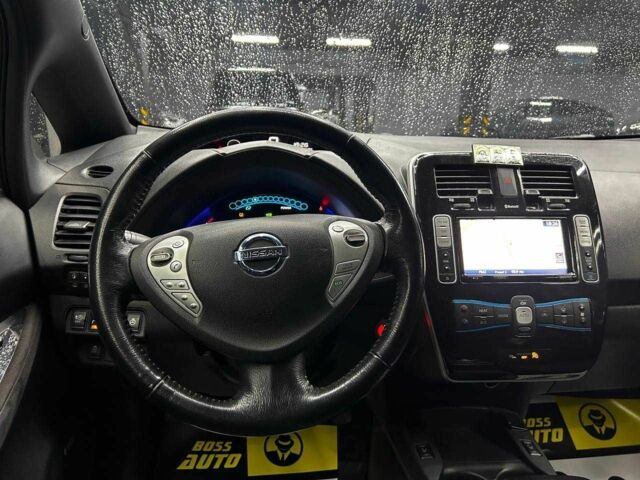 Ніссан Ліф 2013 у Чернівцях на Automoto.ua Синій Ніссан Ліф, об'ємом двигуна 0 л та пробігом 130 тис. км за 6000 $, фото 13 на Automoto.ua