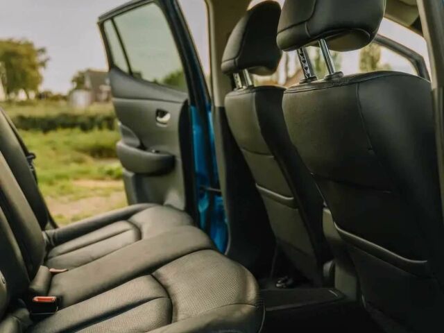 Синий Ниссан Лиф, объемом двигателя 0 л и пробегом 90 тыс. км за 4100 $, фото 9 на Automoto.ua