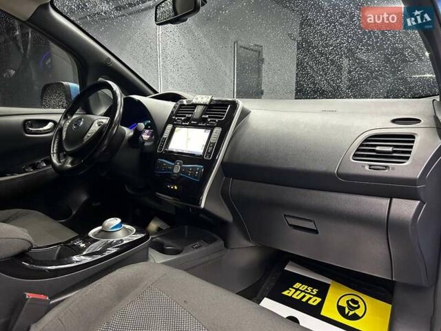 Ниссан Лиф 2013 в Черновцах на Automoto.ua Синий Ниссан Лиф, объемом двигателя 0 л и пробегом 130 тыс. км за 6000 $, фото 9 на Automoto.ua