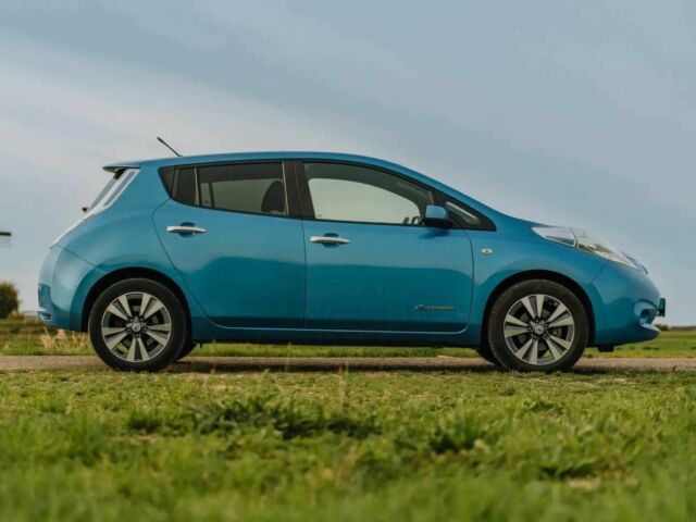 Синий Ниссан Лиф, объемом двигателя 0 л и пробегом 90 тыс. км за 4100 $, фото 6 на Automoto.ua