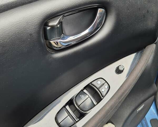 Синий Ниссан Лиф, объемом двигателя 0 л и пробегом 130 тыс. км за 6500 $, фото 9 на Automoto.ua