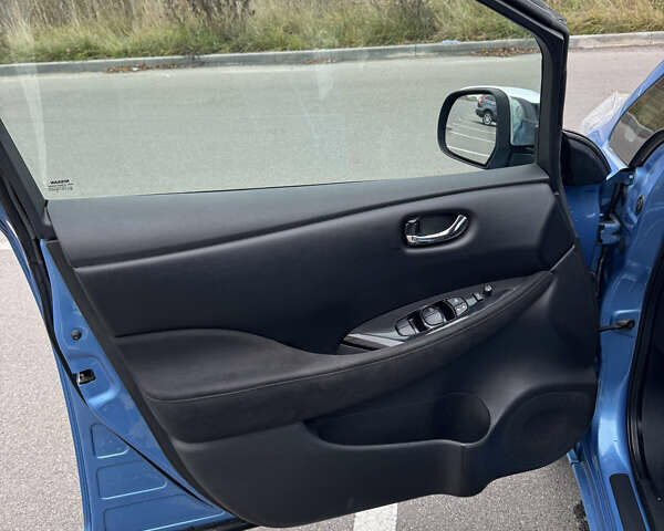 Синий Ниссан Лиф, объемом двигателя 0 л и пробегом 138 тыс. км за 6700 $, фото 8 на Automoto.ua