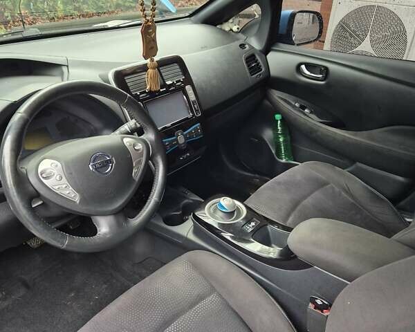Синий Ниссан Лиф, объемом двигателя 0 л и пробегом 130 тыс. км за 6500 $, фото 6 на Automoto.ua