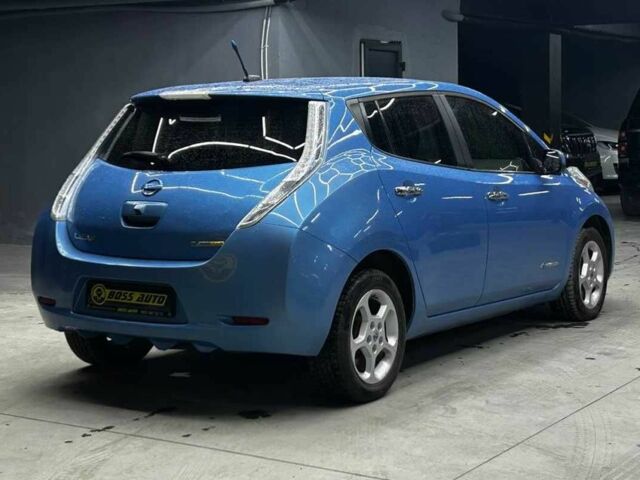 Ніссан Ліф 2013 у Чернівцях на Automoto.ua Синій Ніссан Ліф, об'ємом двигуна 0 л та пробігом 130 тис. км за 6000 $, фото 5 на Automoto.ua