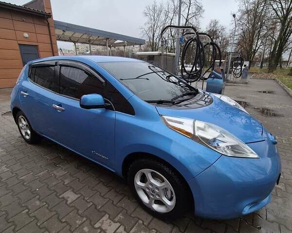 Синий Ниссан Лиф, объемом двигателя 0 л и пробегом 130 тыс. км за 6500 $, фото 1 на Automoto.ua