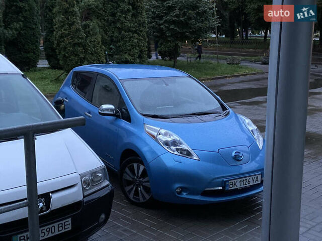 Синий Ниссан Лиф, объемом двигателя 0 л и пробегом 210 тыс. км за 9300 $, фото 9 на Automoto.ua