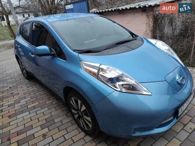 Синий Ниссан Лиф, объемом двигателя 0 л и пробегом 147 тыс. км за 8000 $, фото 2 на Automoto.ua