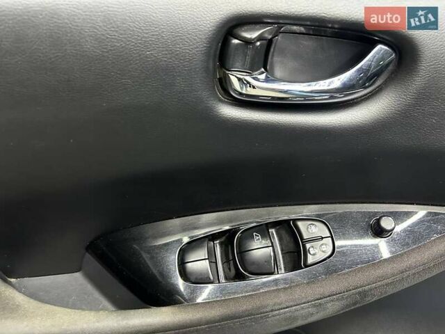 Ниссан Лиф 2013 в Черновцах на Automoto.ua Синий Ниссан Лиф, объемом двигателя 0 л и пробегом 130 тыс. км за 6000 $, фото 20 на Automoto.ua