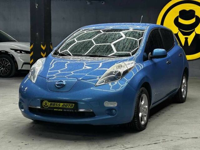 Ніссан Ліф 2013 у Чернівцях на Automoto.ua Синій Ніссан Ліф, об'ємом двигуна 0 л та пробігом 130 тис. км за 6000 $, фото 2 на Automoto.ua
