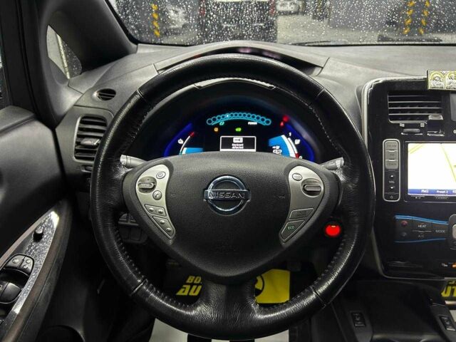 Ніссан Ліф 2013 у Чернівцях на Automoto.ua Синій Ніссан Ліф, об'ємом двигуна 0 л та пробігом 130 тис. км за 6000 $, фото 12 на Automoto.ua