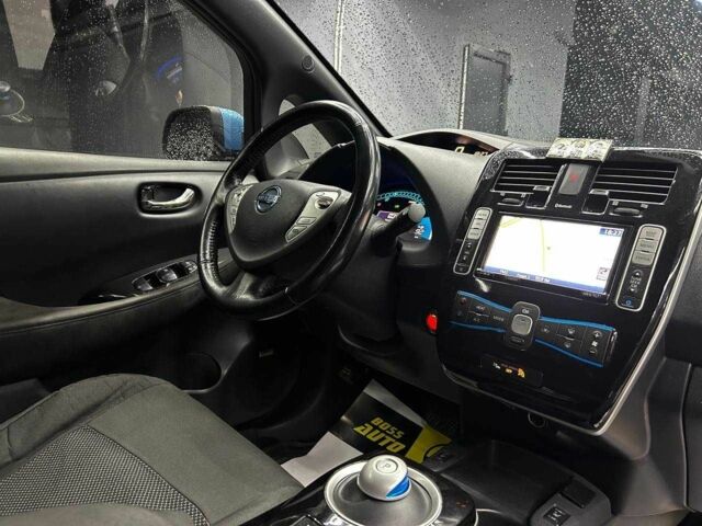 Ніссан Ліф 2013 у Чернівцях на Automoto.ua Синій Ніссан Ліф, об'ємом двигуна 0 л та пробігом 130 тис. км за 6000 $, фото 8 на Automoto.ua