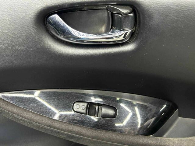 Ніссан Ліф 2013 у Чернівцях на Automoto.ua Синій Ніссан Ліф, об'ємом двигуна 0 л та пробігом 130 тис. км за 6000 $, фото 6 на Automoto.ua