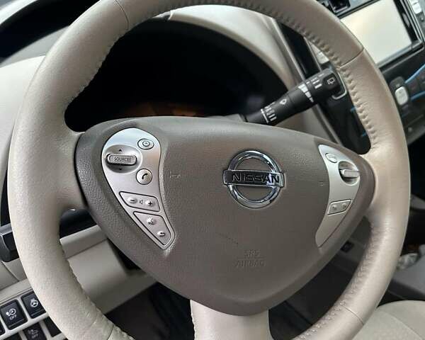 Синий Ниссан Лиф, объемом двигателя 0 л и пробегом 132 тыс. км за 5200 $, фото 11 на Automoto.ua