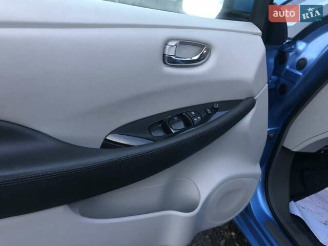 Синий Ниссан Лиф, объемом двигателя 0 л и пробегом 73 тыс. км за 4500 $, фото 3 на Automoto.ua