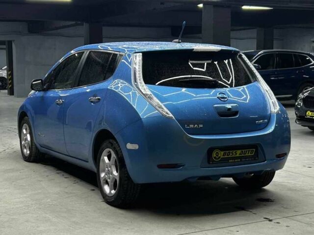 Ніссан Ліф 2013 у Чернівцях на Automoto.ua Синій Ніссан Ліф, об'ємом двигуна 0 л та пробігом 130 тис. км за 6000 $, фото 3 на Automoto.ua