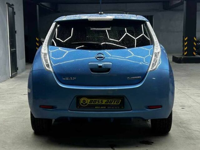 Ніссан Ліф 2013 у Чернівцях на Automoto.ua Синій Ніссан Ліф, об'ємом двигуна 0 л та пробігом 130 тис. км за 6000 $, фото 4 на Automoto.ua