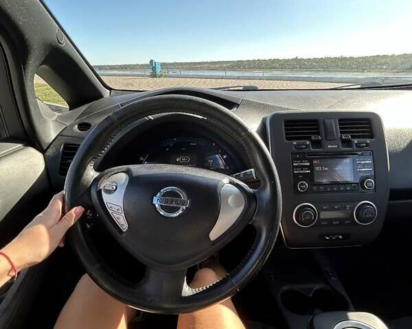 Синий Ниссан Лиф, объемом двигателя 0 л и пробегом 111 тыс. км за 6500 $, фото 39 на Automoto.ua