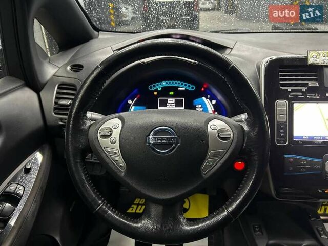 Ниссан Лиф 2013 в Черновцах на Automoto.ua Синий Ниссан Лиф, объемом двигателя 0 л и пробегом 130 тыс. км за 6000 $, фото 12 на Automoto.ua