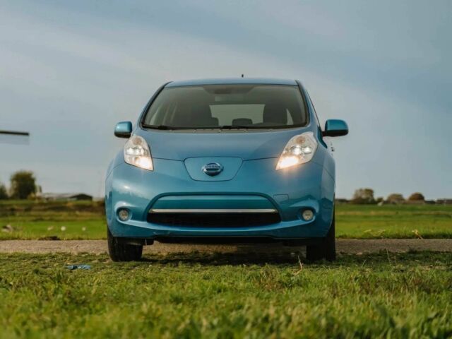 Синий Ниссан Лиф, объемом двигателя 0 л и пробегом 90 тыс. км за 4100 $, фото 1 на Automoto.ua