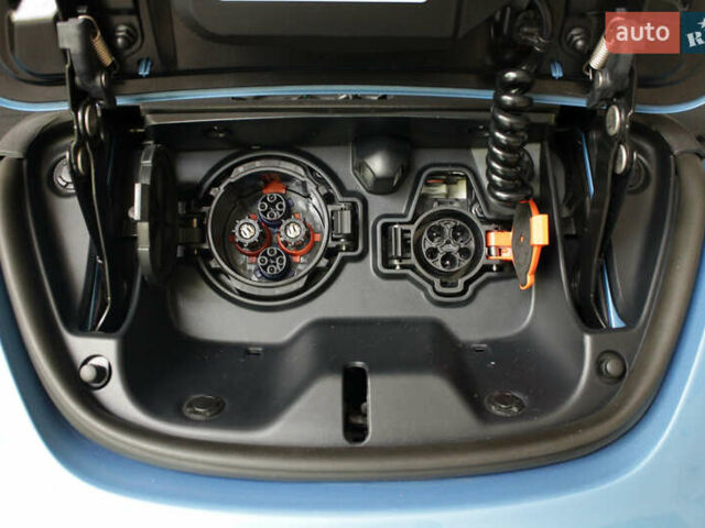 Синий Ниссан Лиф, объемом двигателя 0 л и пробегом 210 тыс. км за 9300 $, фото 8 на Automoto.ua