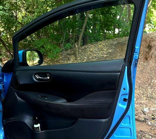 Синій Ніссан Ліф, об'ємом двигуна 60 л та пробігом 97 тис. км за 5700 $, фото 3 на Automoto.ua
