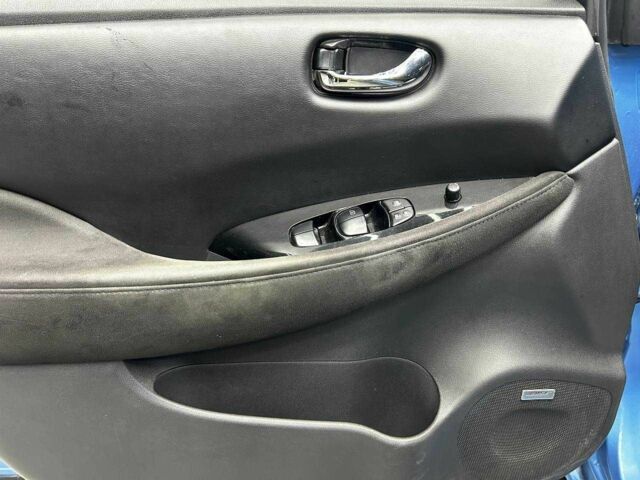 Ніссан Ліф 2013 у Чернівцях на Automoto.ua Синій Ніссан Ліф, об'ємом двигуна 0 л та пробігом 130 тис. км за 6000 $, фото 21 на Automoto.ua