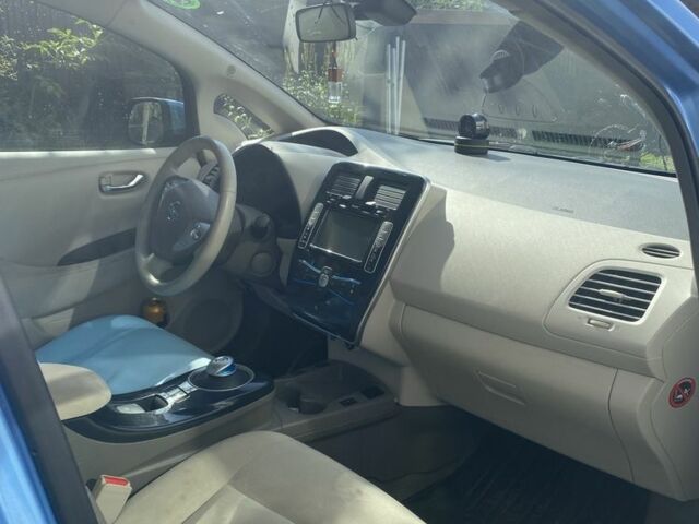 Синий Ниссан Лиф, объемом двигателя 0 л и пробегом 1 тыс. км за 4500 $, фото 4 на Automoto.ua