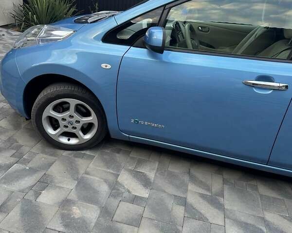 Синий Ниссан Лиф, объемом двигателя 0 л и пробегом 132 тыс. км за 5200 $, фото 12 на Automoto.ua