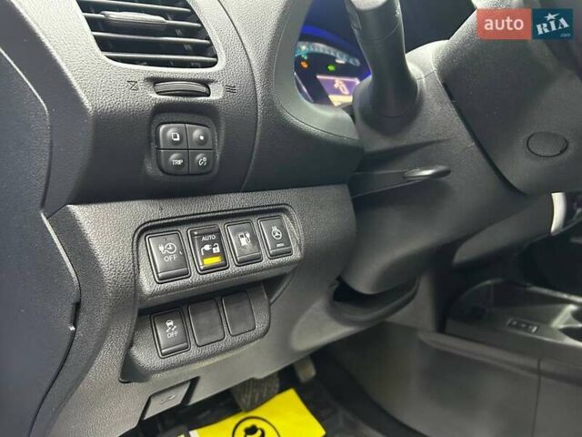 Ниссан Лиф 2013 в Черновцах на Automoto.ua Синий Ниссан Лиф, объемом двигателя 0 л и пробегом 130 тыс. км за 6000 $, фото 19 на Automoto.ua