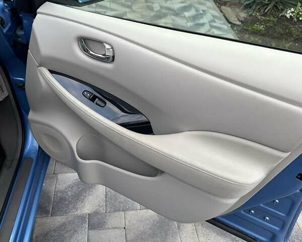Синий Ниссан Лиф, объемом двигателя 0 л и пробегом 132 тыс. км за 5200 $, фото 5 на Automoto.ua