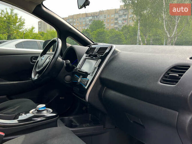 Синий Ниссан Лиф, объемом двигателя 0 л и пробегом 80 тыс. км за 5750 $, фото 9 на Automoto.ua