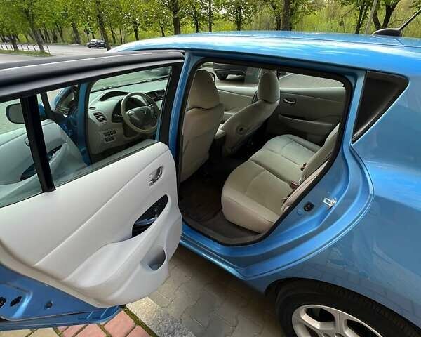 Синий Ниссан Лиф, объемом двигателя 0 л и пробегом 106 тыс. км за 7500 $, фото 10 на Automoto.ua