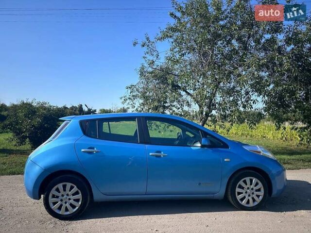 Синий Ниссан Лиф, объемом двигателя 0 л и пробегом 210 тыс. км за 5400 $, фото 19 на Automoto.ua