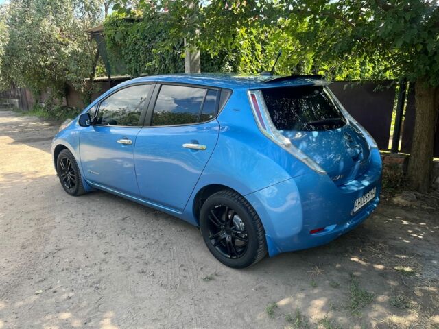 Синий Ниссан Лиф, объемом двигателя 0 л и пробегом 96 тыс. км за 6700 $, фото 1 на Automoto.ua
