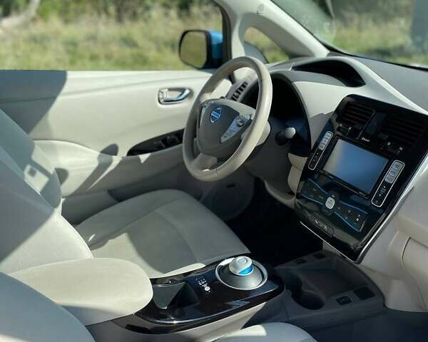 Синий Ниссан Лиф, объемом двигателя 0 л и пробегом 106 тыс. км за 7500 $, фото 17 на Automoto.ua