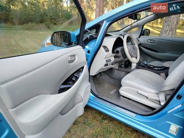 Синий Ниссан Лиф, объемом двигателя 0 л и пробегом 109 тыс. км за 5600 $, фото 8 на Automoto.ua