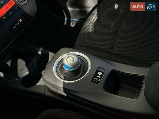 Синій Ніссан Ліф, об'ємом двигуна 0 л та пробігом 112 тис. км за 7490 $, фото 33 на Automoto.ua