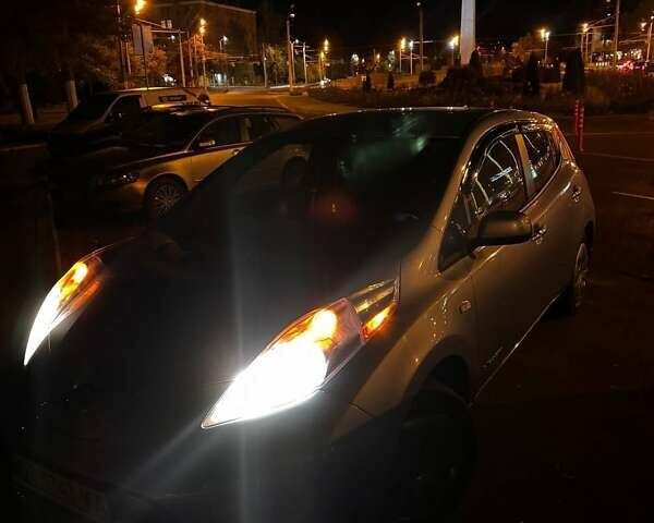 Синий Ниссан Лиф, объемом двигателя 0 л и пробегом 110 тыс. км за 6500 $, фото 26 на Automoto.ua